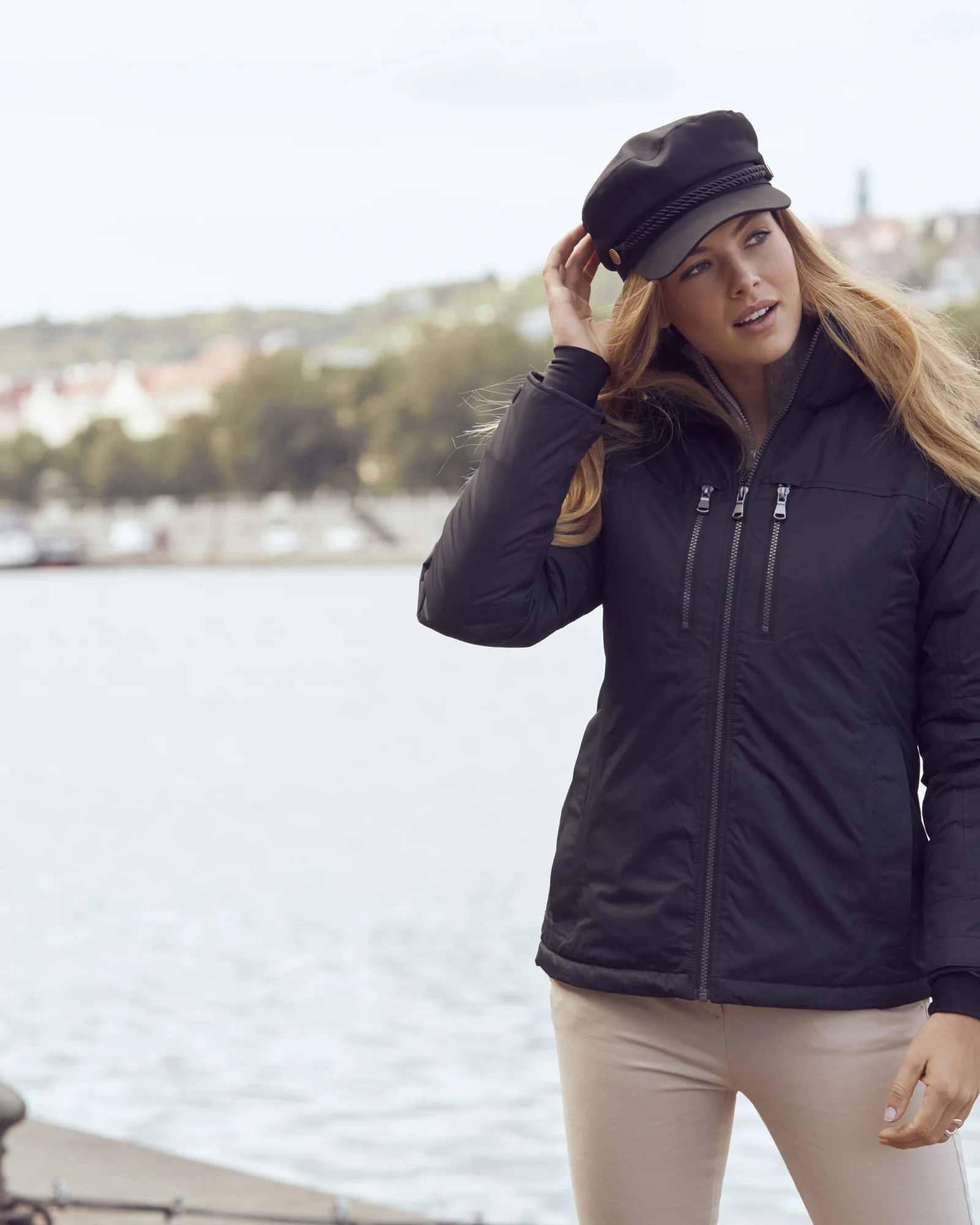 Clique Kingslake jas dames op een model