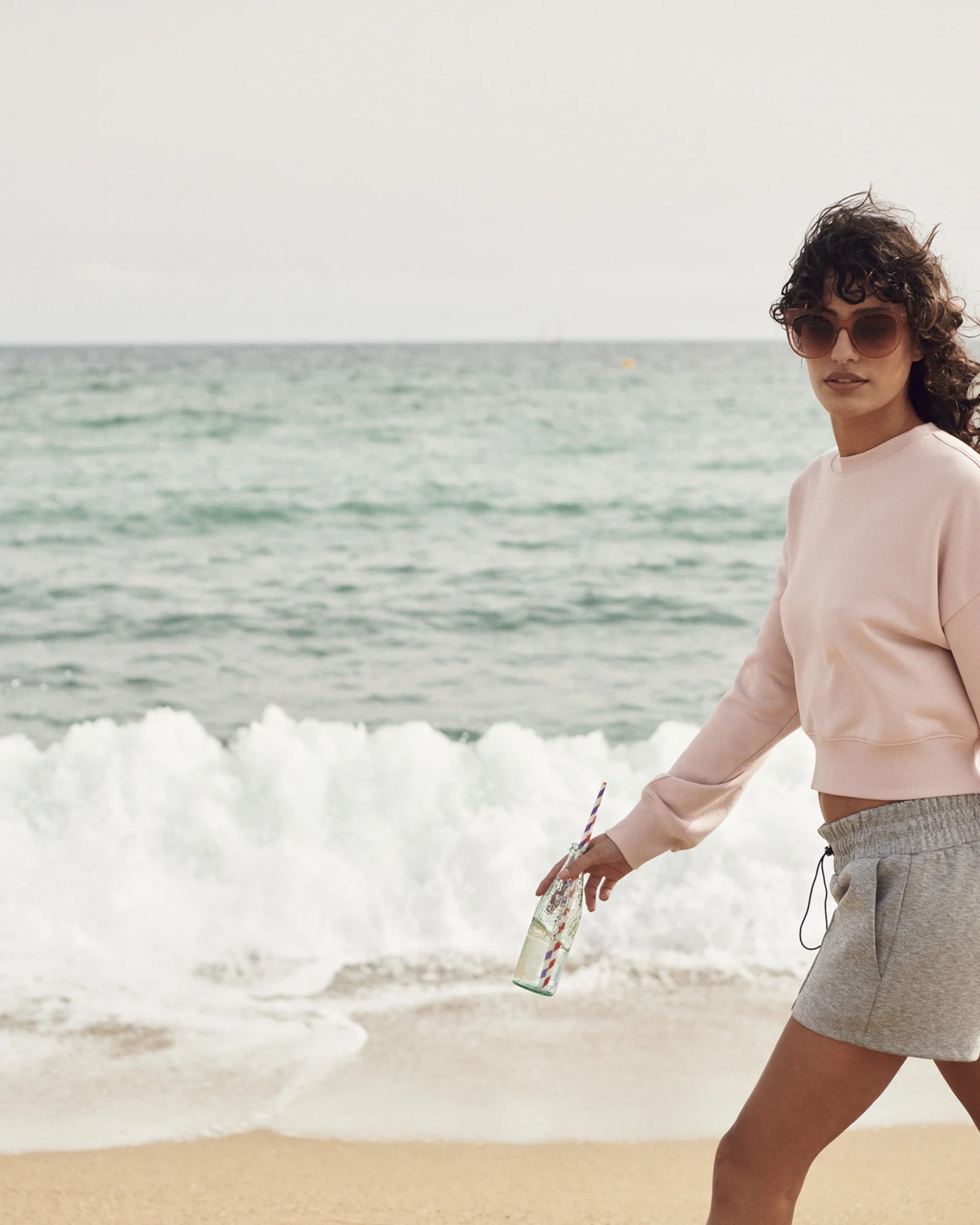 Clique Miami Cropped sweater dames op een model