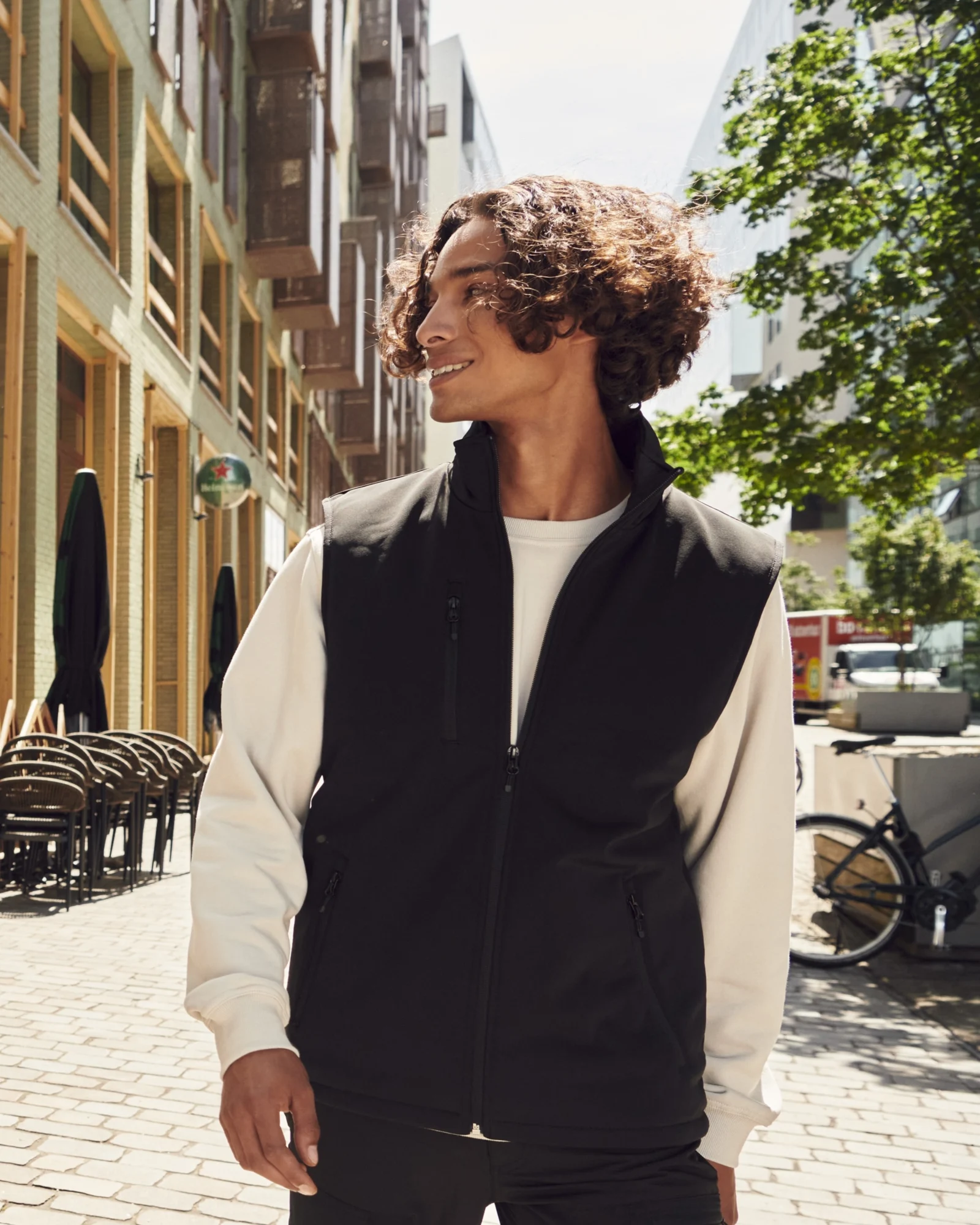 Clique Padded Softshell Vest softshell bodywarmer heren op een model