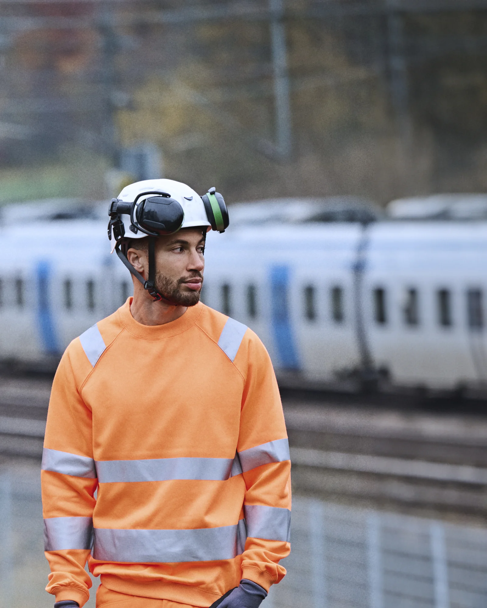 Jobman 1150 Hi-Vis werksweater heren gedragen op een model