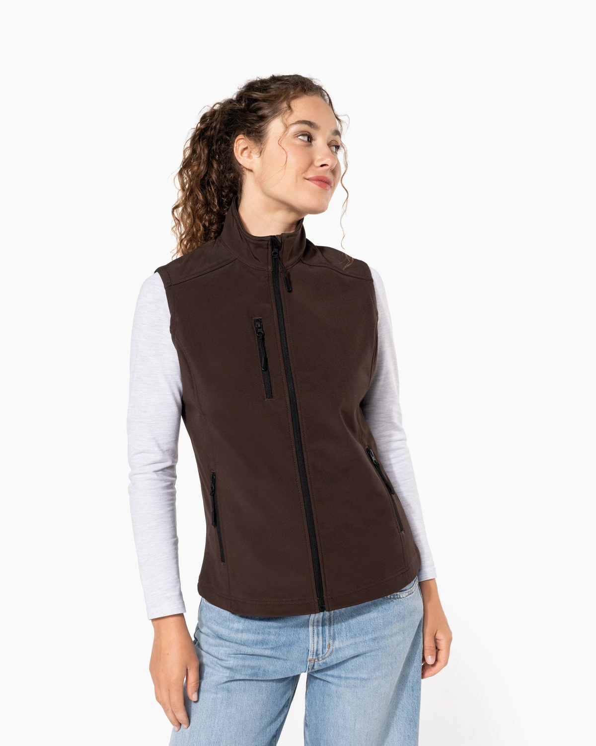 Kariban K404 Dames softshell bodywarmer gedragen door een model