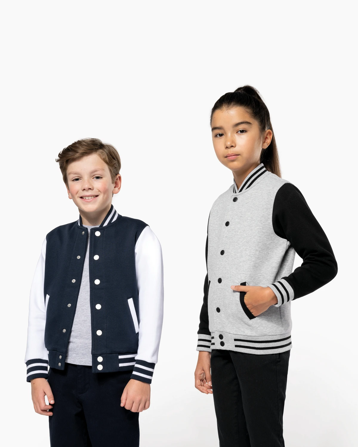 Kariban K498 Kinder college jacket gedragen door een model