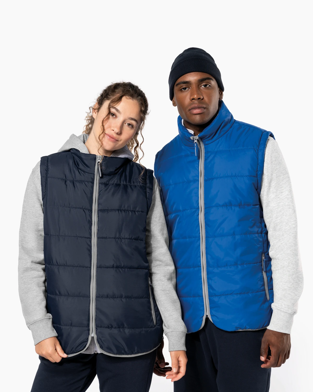 Kariban K6116 Gewatteerde bodywarmer gedragen door een model