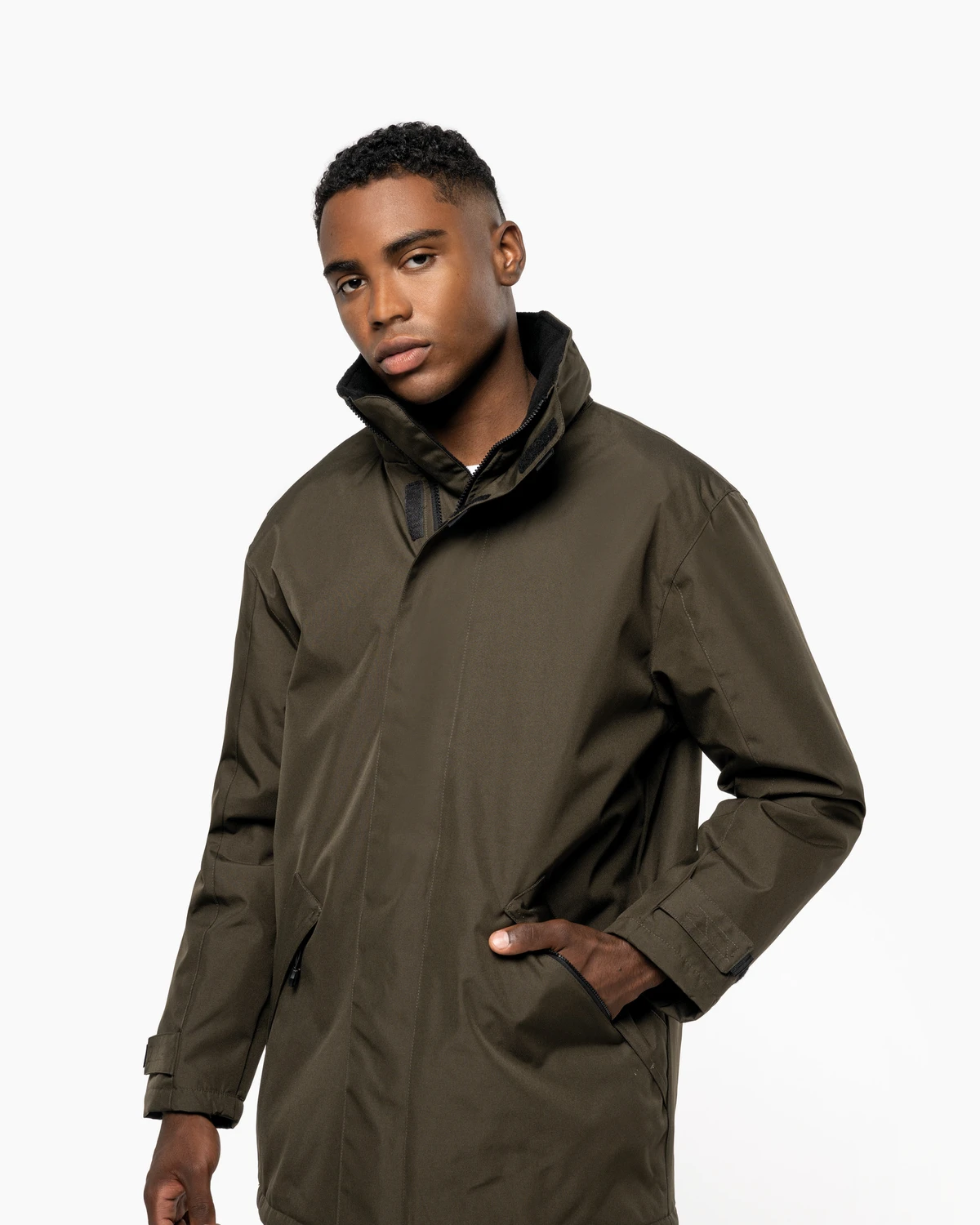 Kariban K677 Gewatteerde parka gedragen door een model