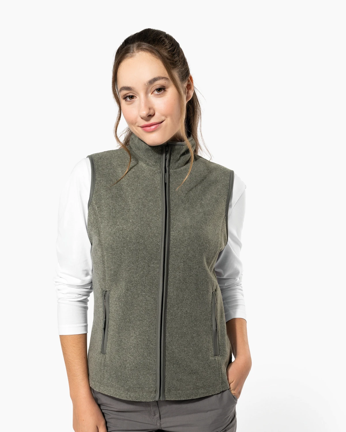 Kariban K906 Bodywarmer van microfleece dames gedragen door een model