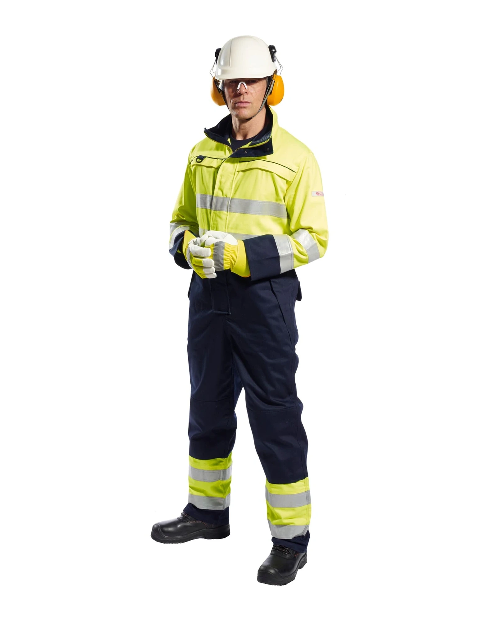 Portwest Multi-Norm Hi-Vis vlamvertragende overall gedragen door een model