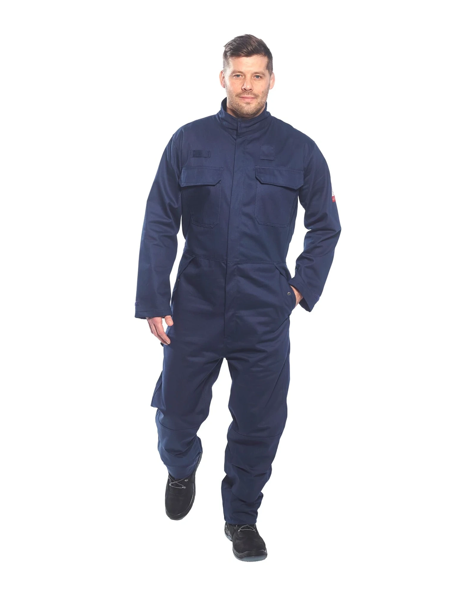 Portwest Multi-Norm vlamvertragende overall gedragen door een model