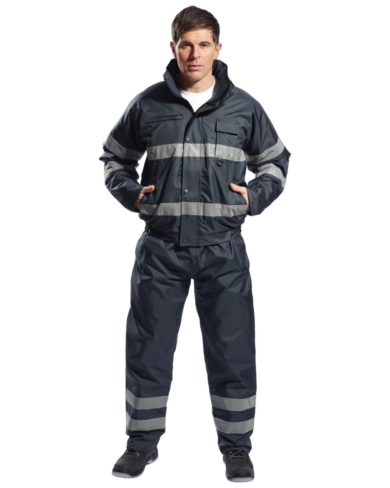 Portwest Iona Lite winterbomberjack gedragen door een model