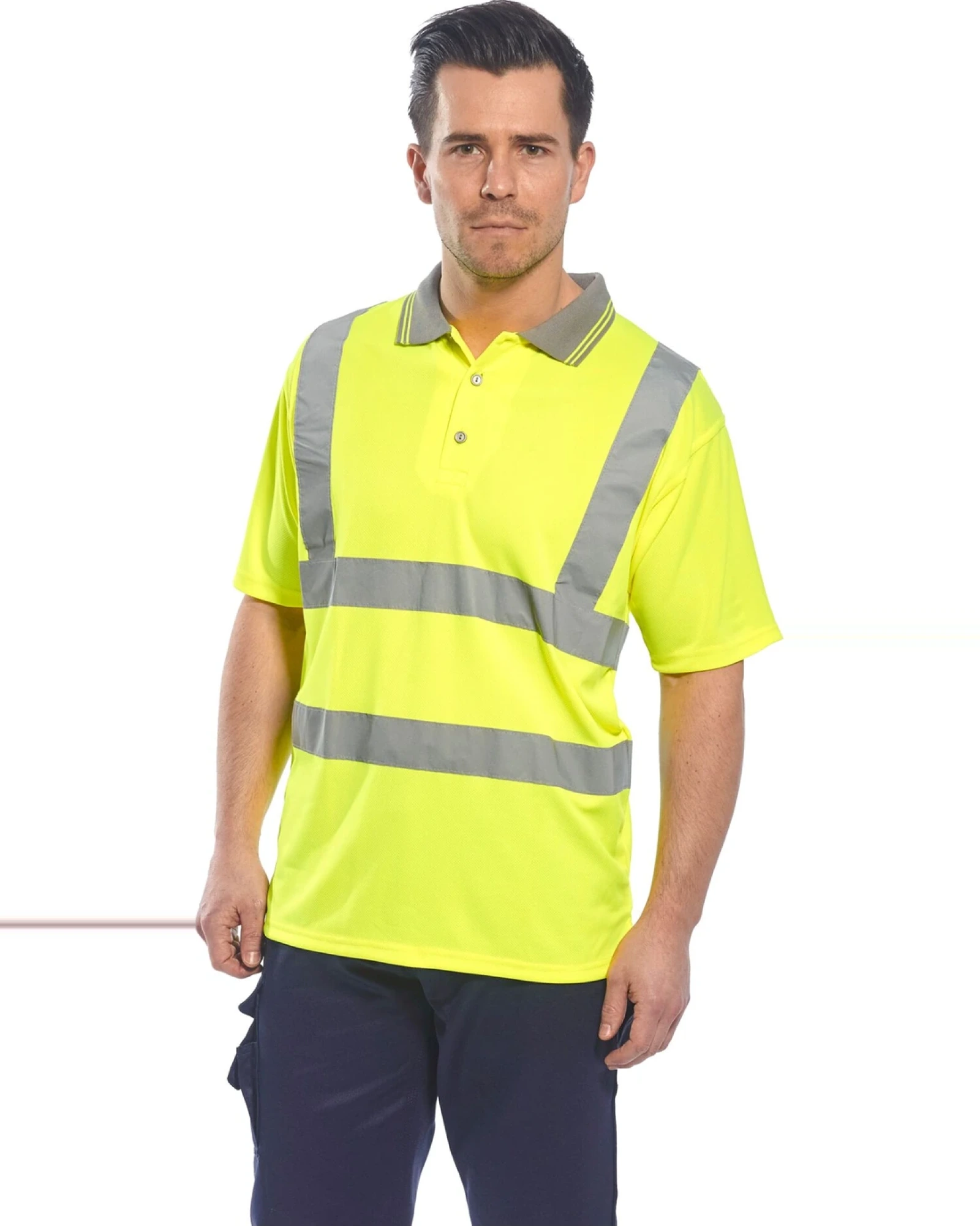 Portwest Hi-Vis Hi-vis polo gedragen door een model