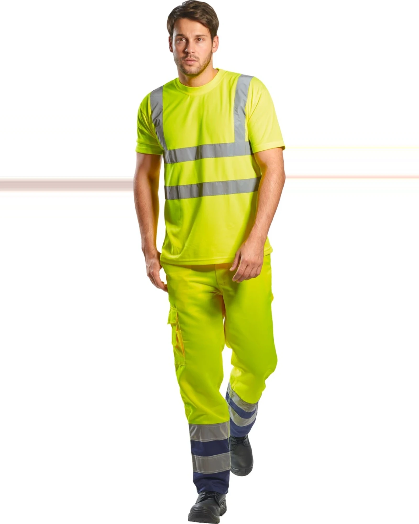 Portwest Hi-Vis Hi-vis T-shirt gedragen door een model