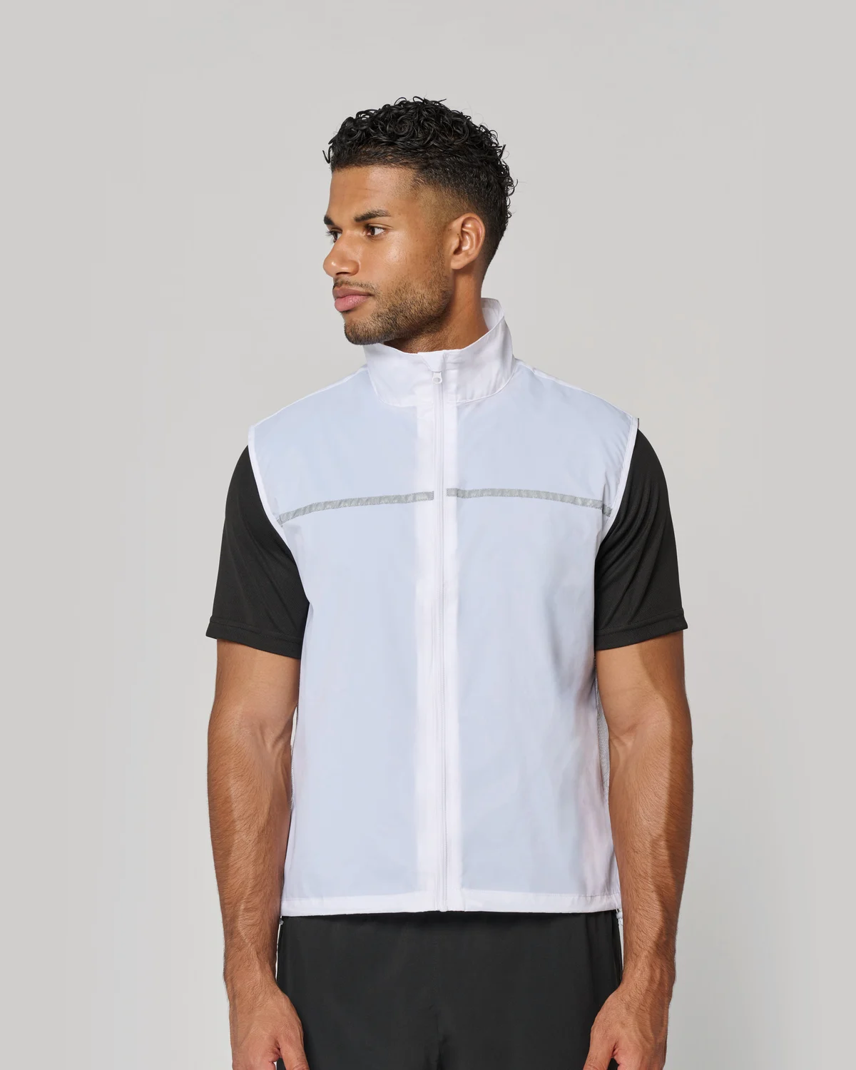 PROACT PA234 Runner- gilet met meshvoering gedragen door een model