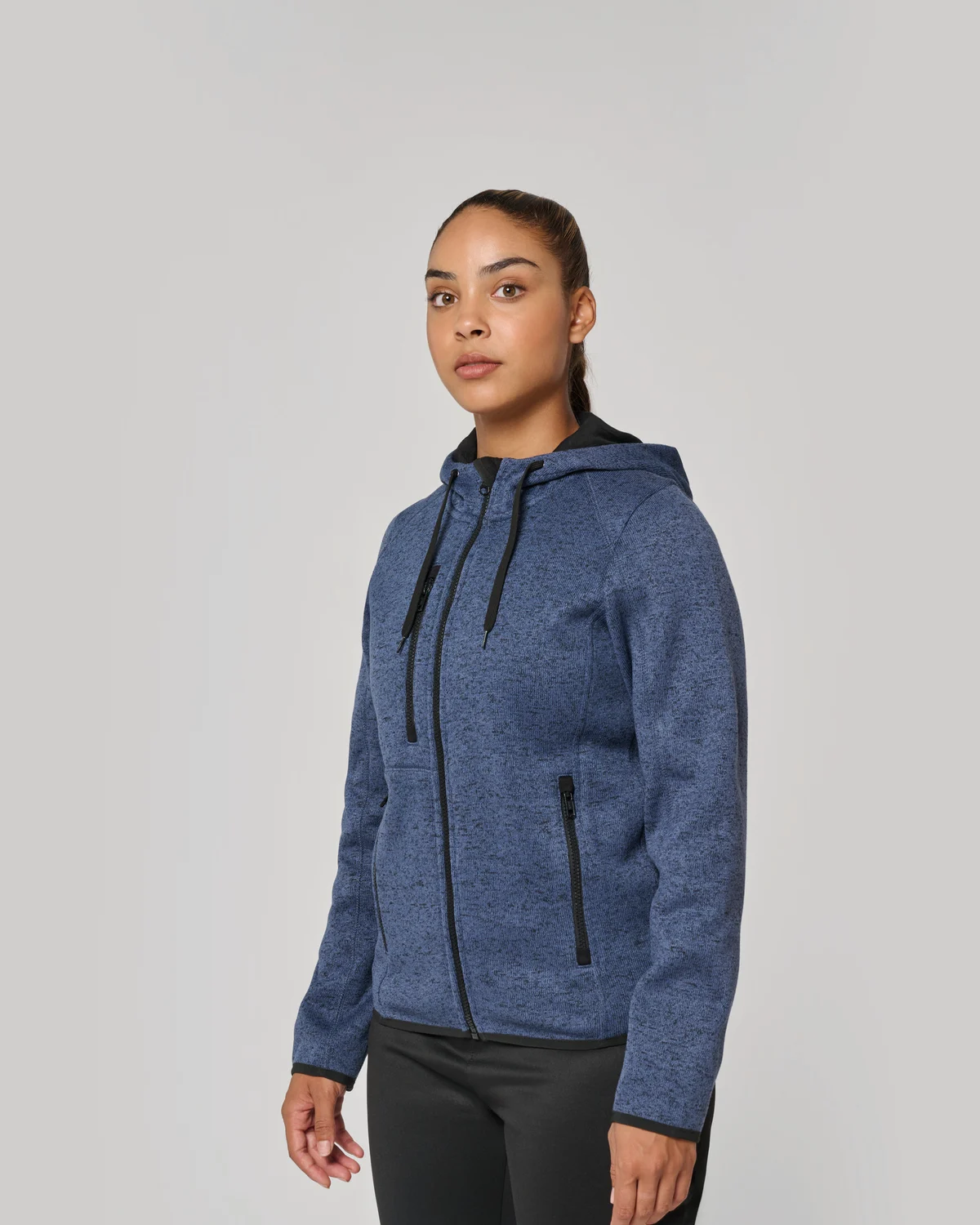 PROACT PA366 Heather damesvest met capuchon gedragen door een model